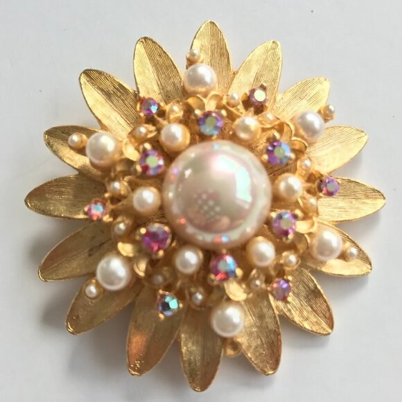 Starburst Floral Brooch/Pin Pearls/Rhinestone Gold finish costume Vintage 2" - Picture 16 of 16